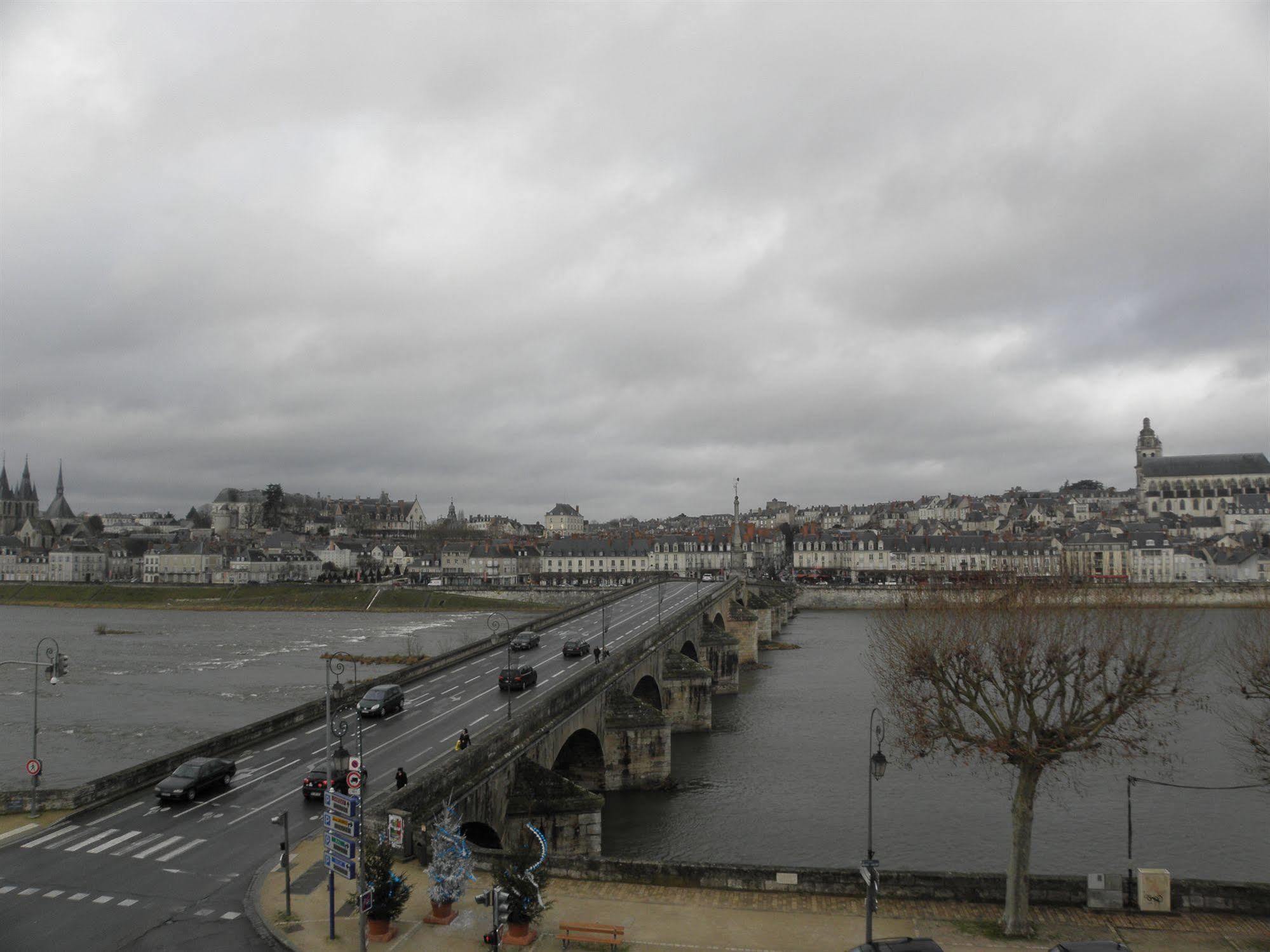 Le Pavillon Blois Exterior foto